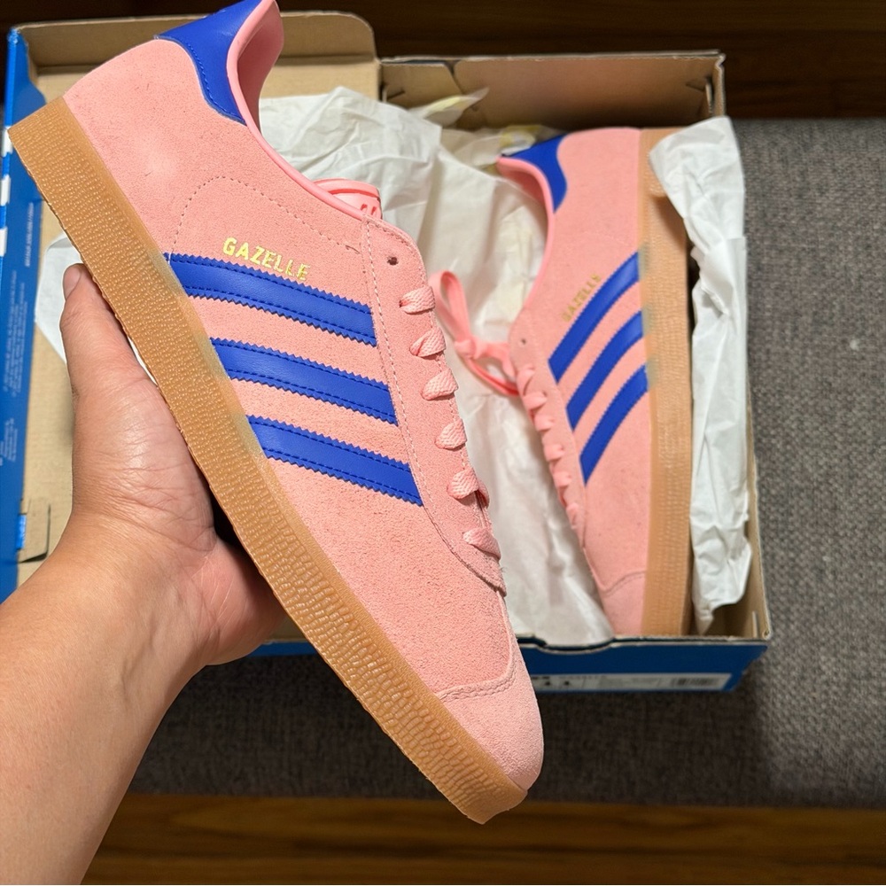 Adidas Gazelle Pink with Blue Stripes Size 11 Men’s Brand New
